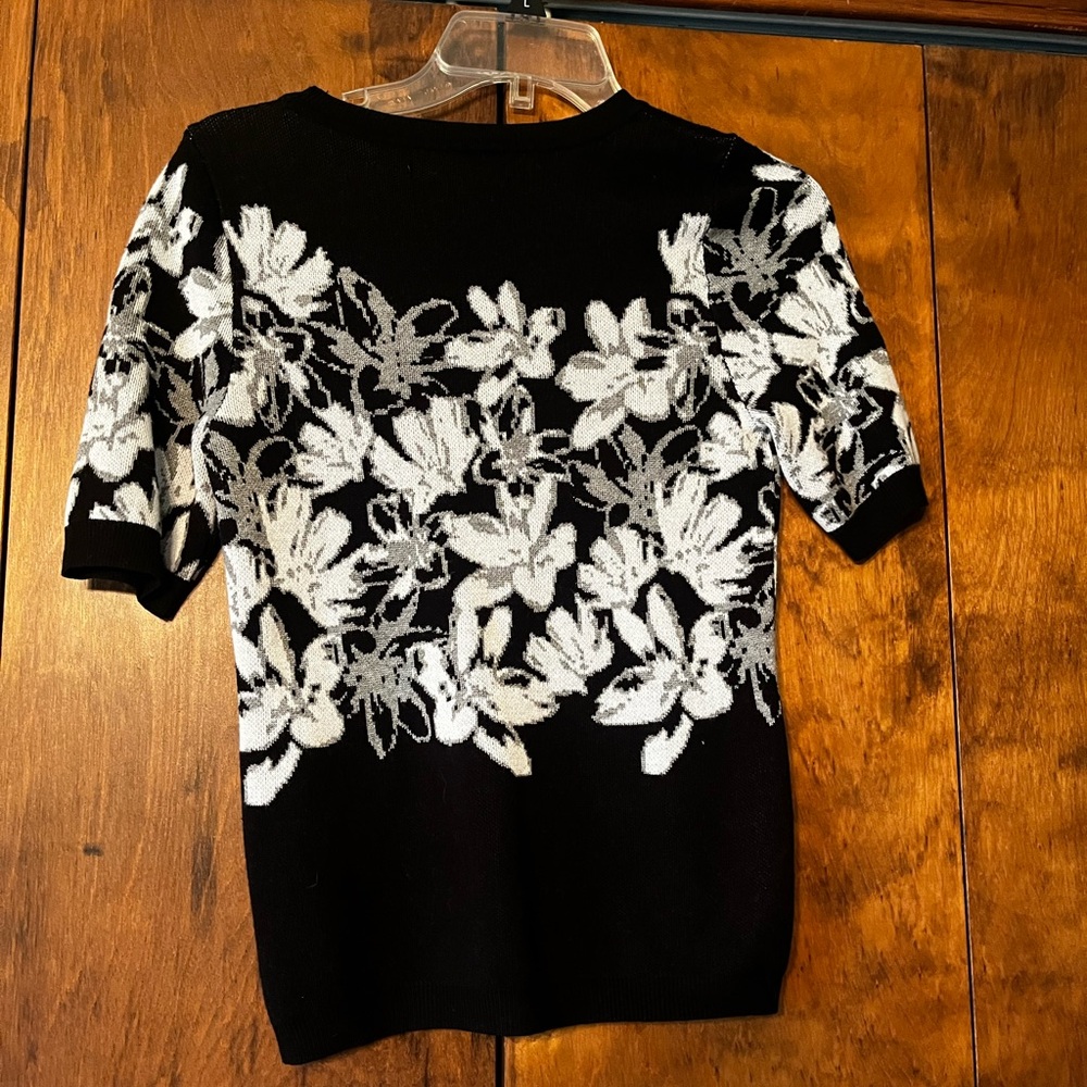 Seven Manor Black & White Floral Crewneck Sweater - Picture 4 of 4
